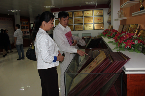 天等法院邀请人大代表、政协委员等参观院史陈列室、法院文化展、廉政文化室